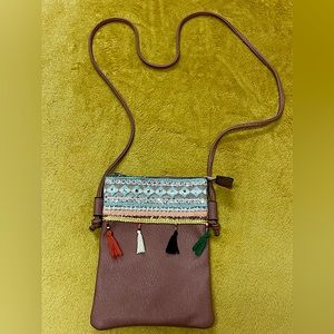 Embroidered shoulder bag